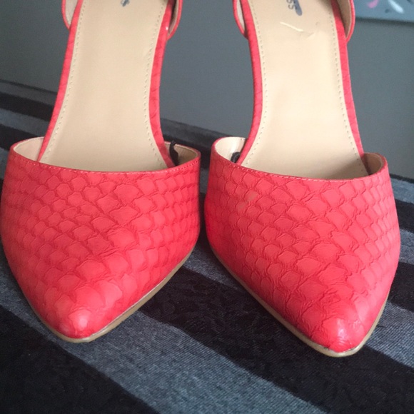 Red Express Heels - Picture 11 of 11